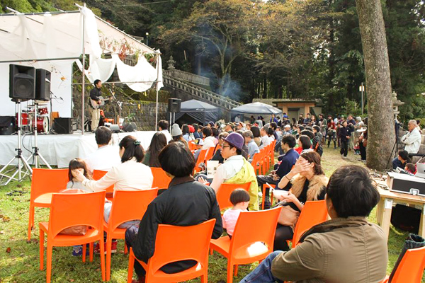 河和田・RENEWと同時開催された、秋の実の音楽祭の様子